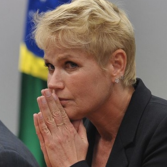 Xuxa Meneghel ia fazer show na Virada Cultural de São Paulo, no Vale do Anhangabaú, neste domingo, 20 de maio de 2018