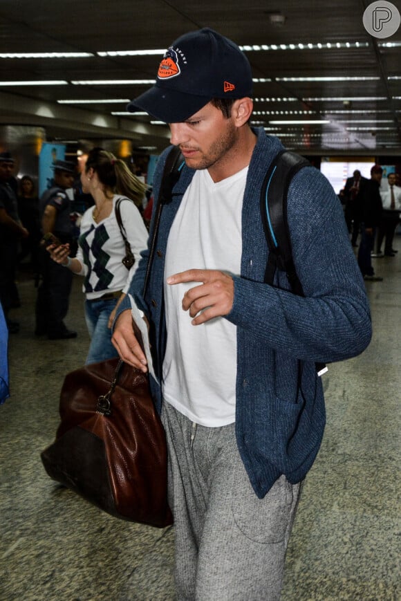 Ashton Kutcher desembarcou em São Paulo na tarde da última segunda-feira, 7 de julho de 2014