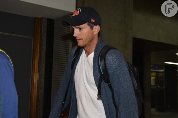 Ashton Kutcher veio sao Brasil sem a noiva Mila Kunis