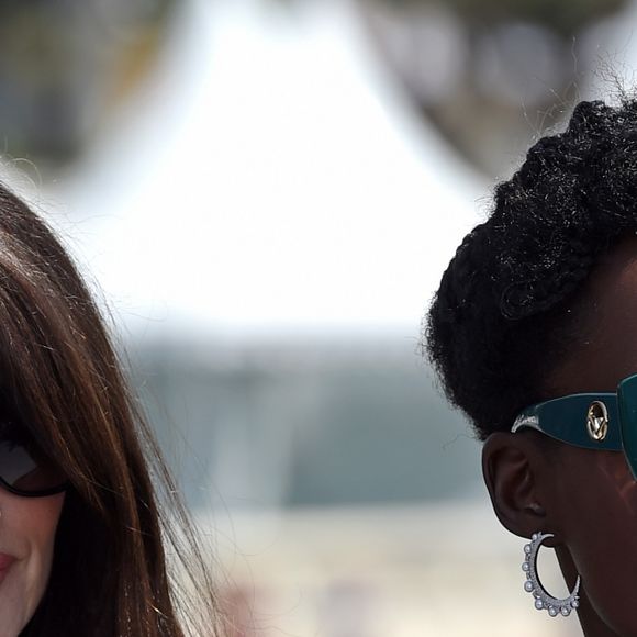 Penelope Cruz e Lupita Nyong'o complementaram o look com o acessório