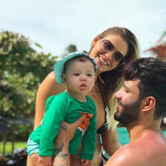 Gusttavo Lima se encantou ao ver o filho mais velho, Gabriel, escovando os dentes sozinho