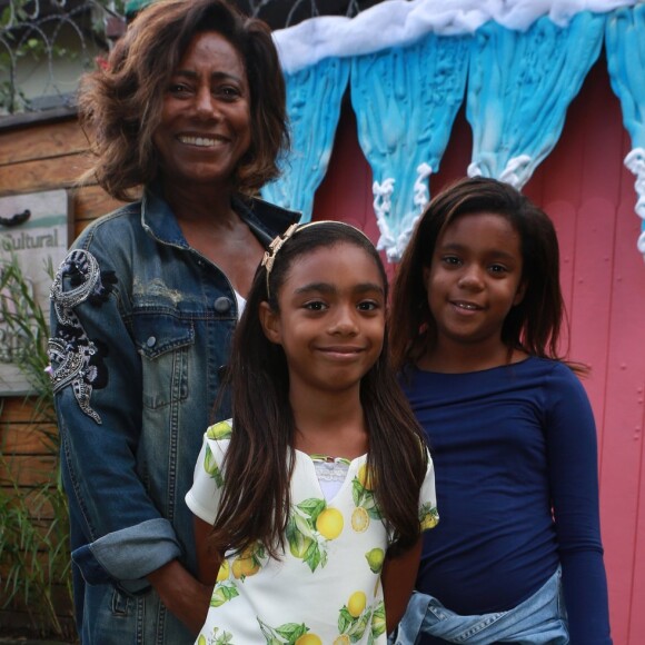Gloria Maria é mãe de Maria, de 9 anos e de Laura, de 8 anos