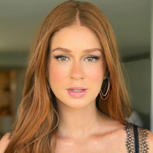 Marina Ruy Barbosa escolheu look Versace e joias Vivara para participar do 'Encontro com Fátima Bernardes' nesta sexta-feira, 18 de maio de 2018