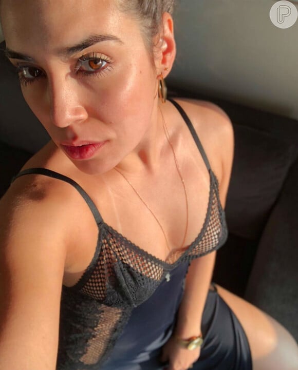 Naiara Azevedo contou que coleciona lingeries em conversa com o Purepeople nesta sexta-feira, 18 de maio de 2018