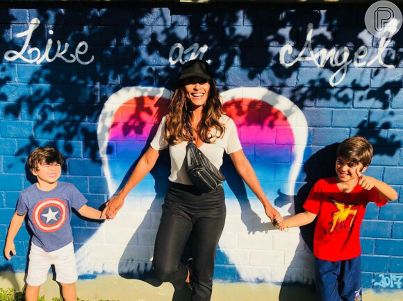 Juliana Paes postou foto com os filhos, Pedro e Antônio, nesta sexta-feira, 18 de maio de 2018