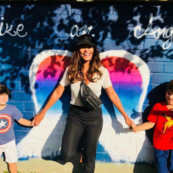 Juliana Paes postou foto com os filhos, Pedro e Antônio, nesta sexta-feira, 18 de maio de 2018