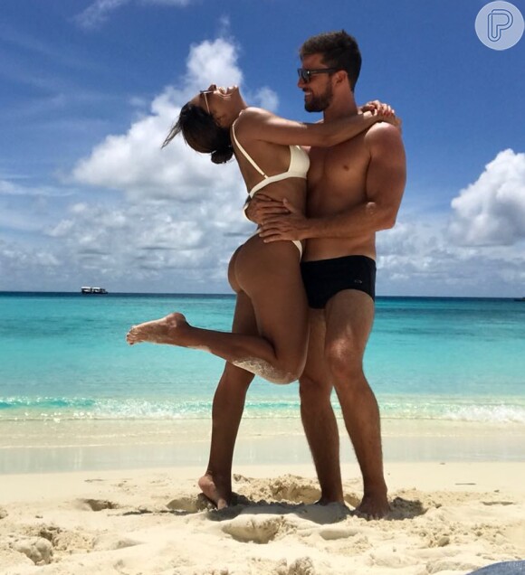 Juliana Paes curtiu viagem com marido, Carlos Eduardo Baptista, nas Ilhas Maldivas