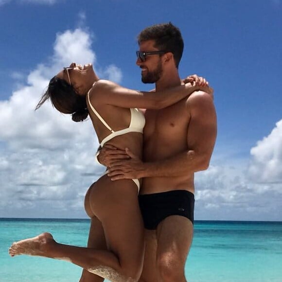 Juliana Paes curtiu viagem com marido, Carlos Eduardo Baptista, nas Ilhas Maldivas