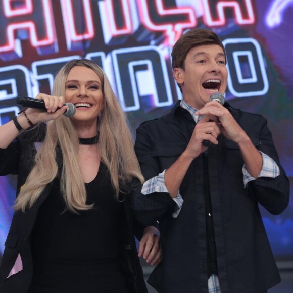 Rodrigo Faro se vestiu como Michel Teló e cantou 'Por Trás da Maquiagem' com o sertanejo