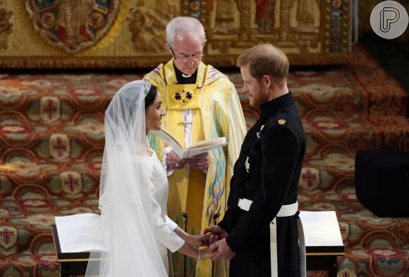 Meghan Markle usou vestido assinado por diretora da grife Givenchy em casamento com o príncipe Harry