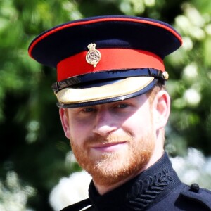 O príncipe Harry não abriu mão do look militar para seu casamento com Meghan Markle