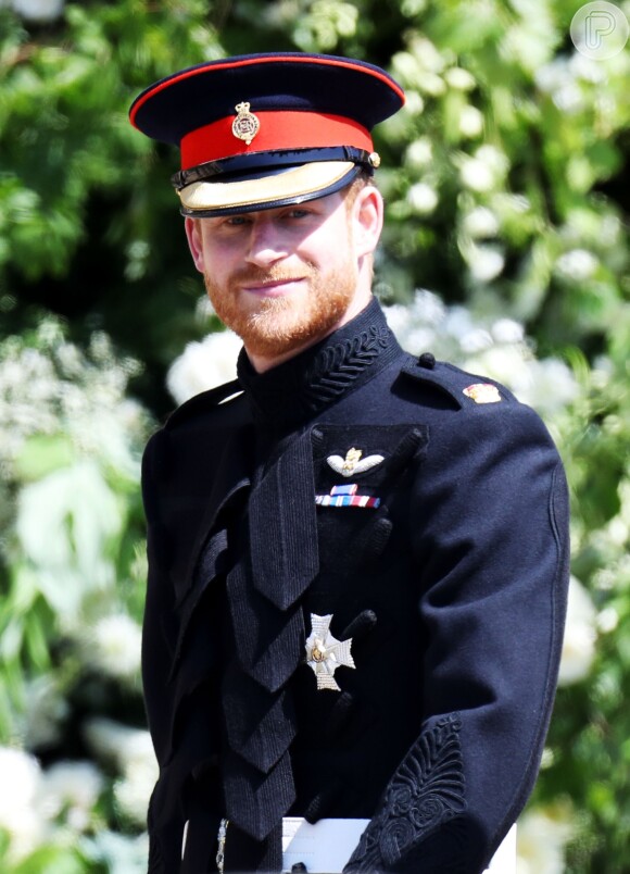 O príncipe Harry não abriu mão do look militar para seu casamento com Meghan Markle