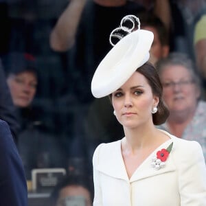Kate Middleton ainda surgiu com o vestido na homenagem ao centenário da Terceira Batalha de Ypres, na Bélgica