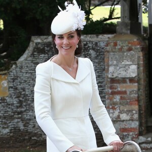 Kate Middleton apostou na peça para o batizado da filha, Charlotte, em 2015