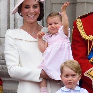 Kate Middleton também usou a peça na comemoração dos 90 anos da Rainha Elizabeth II