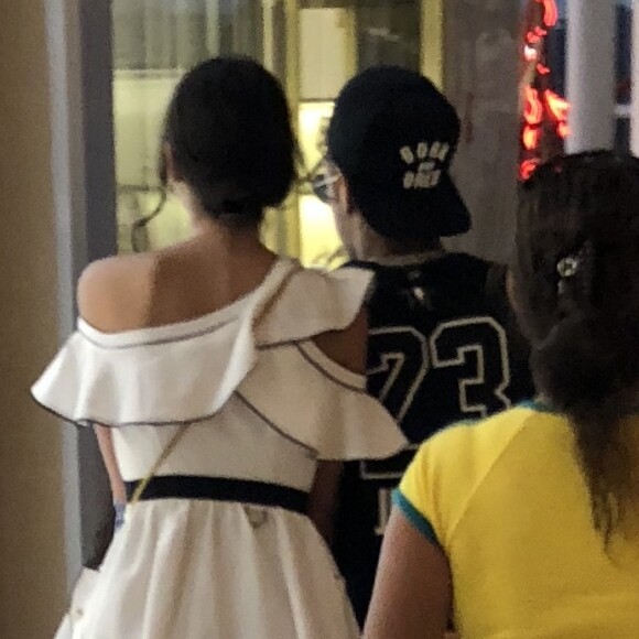 Bruna Marquezine e Neymar foram bastante assediados pelo público presente