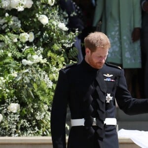 Meghan Markle usou vestido sem rendas, bordados ou babados