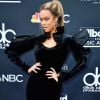 Tyra Banks elegeu vestido com manga bufante para o Billboard Music Awards