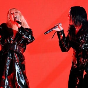 Christina Aguilera e Demi Lovato cantaram a parceria 'Fall in Line' no Billboard Music Awards, em Las Vegas