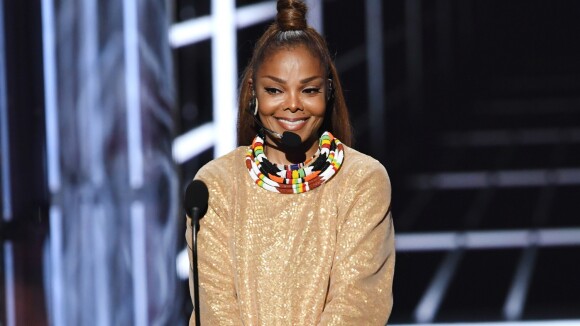 'Mulheres não serão mais controladas', diz Janet Jackson em prêmio da Billboard