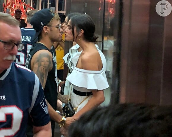 Bruna Marquezine e Neymar ficaram juntinhos neste domingo, dia 20 de maio de 2018, no Rio de Janeiro