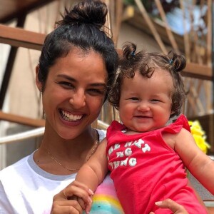 Yanna Lavigne sempre compartilha momentos fofos com a filha, Madalena, na web