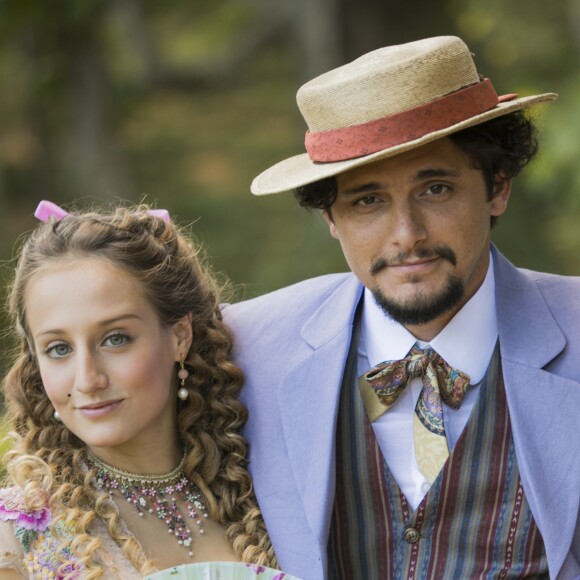 Uirapuru (Bruno Gissoni) também teve um caso com Lídia (Bruna Griphao) na novela 'Orgulho e Paixão'