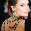 Brilho verde em Cannes! Esmeraldas se destacam nas joias do festival encerrado neste sábado, dia 21 de maio de 2018