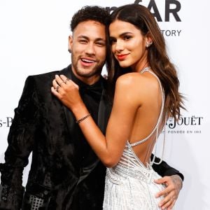 Neymar e Marquezine escolhem fornecedores para casamento na França, diz publicação nesta segunda-feira, dia 21 de maio de 2018