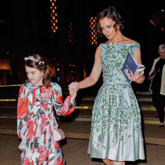 Katie Holmes e Suri Cruise usaram vestidos com flores na abertura de gala do American Ballet Theatre na The Metropolitan Opera House, em Nova York, nos Estados Unidos, na noite desta segunda-feira, 21 de maio de 2018
