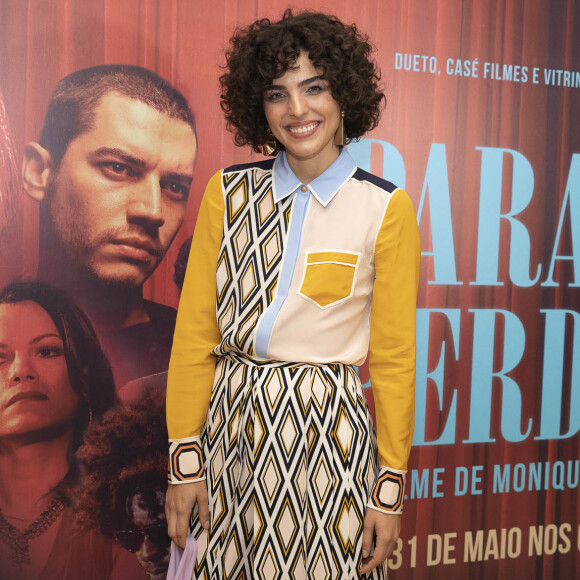 O vestido usado por Julia Konrad na première do filme 'Paraíso Perdido' é da marca Tory Burch