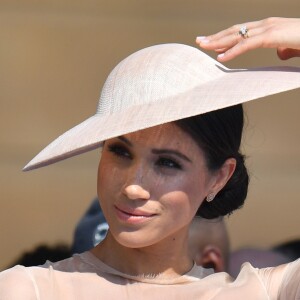 O chapéu escolhido por Meghan Markle foi do renomado Philip Treacy, conhecido como o Mago dos Chapéus