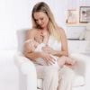 Eliana posou amamentando a filha Manuela, de 8 meses, para a campanha 'Mulheres de Peito Doam Amor', ação social da qual é embaixadora