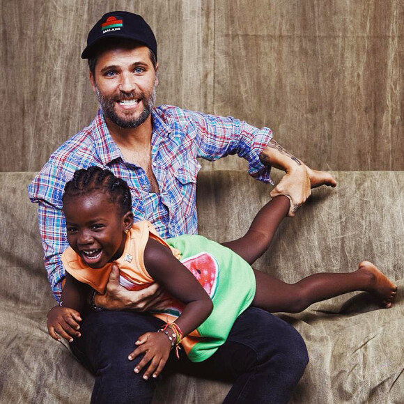 Bruno Gagliasso mostrou bastidores de campanha com a filha nesta terça-feira, 22 de maio de 2018