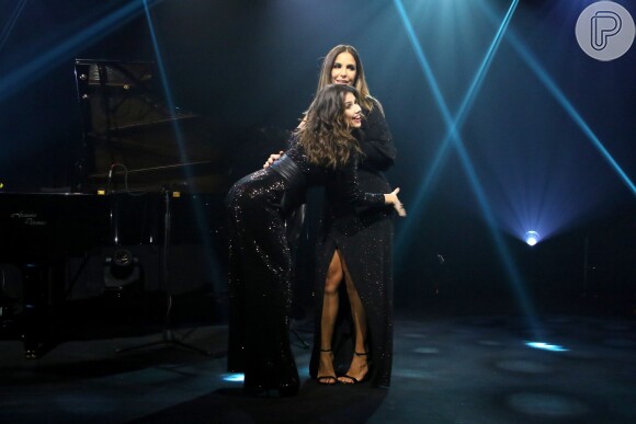 'Diva da música brasileira', escreveu Paula Fernandes ao publicar vídeos cantando com Ivete Sangalona festa da Kopenhagen nesta terça-feira, dia 22 de maio de 2018