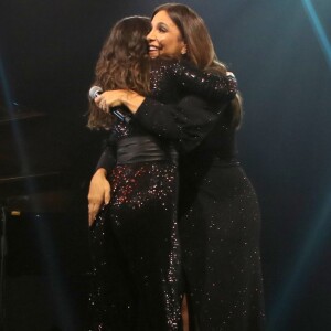 Ivete Sangalo convidou Paula Fernandes para subir ao palco em pocket show nesta terça-feira, dia 22 de maio de 2018