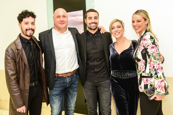 Arlindo Lopes, Leonel Vieira, Ricardo Pereira, Júlia Rabello e Paolla Oliveira na pré-estreia do filme 'Alguém Como Eu', no Cinemark Iguatemi, em São Paulo, nesta terça-feira, 22 de maio de 2018