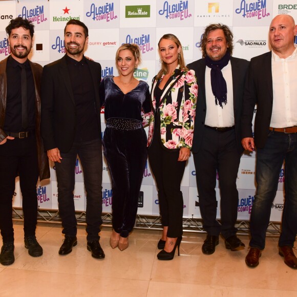 Arlindo Lopes, Ricardo Pereira, Júlia Rabello, Paolla Oliveira, Fabiano Gullane e Leonel Vieira na pré-estreia do filme 'Alguém Como Eu', no Cinemark Iguatemi, em São Paulo, nesta terça-feira, 22 de maio de 2018
