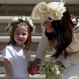 Princesa Charlotte ajudou a organizar a entrada dos pajens e daminhas no casamento de Meghan Markle e príncipe Harry