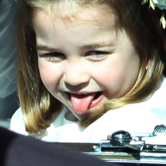 Princesa Charlotte fez um alerta para outra menina que a acompanhava no posto de daminha