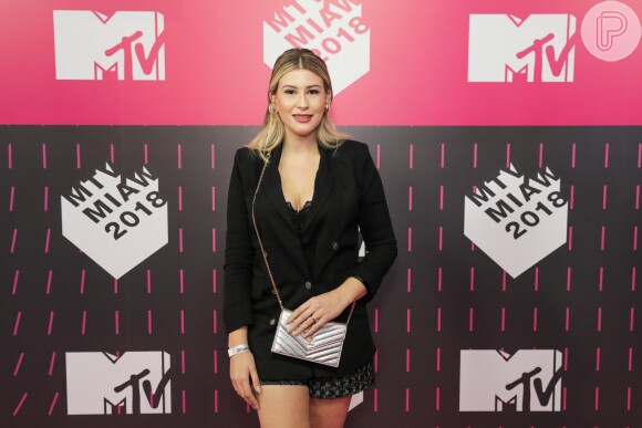 Niina Secrets complementou o look preto com bolsa Saint Laurent no MTV Millennial Awards Brasil 2018, realizado no Citibank Hall, em São Paulo, na noite desta quarta-feira, 23 de maio de 2018