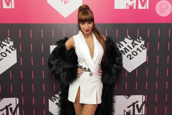 Maria Eugênia apostou em vestido Vitor Zerbinato e acessórios Saint Laurent e Caos para o no MTV Millennial Awards Brasil 2018, realizado no Citibank Hall, em São Paulo, na noite desta quarta-feira, 23 de maio de 2018