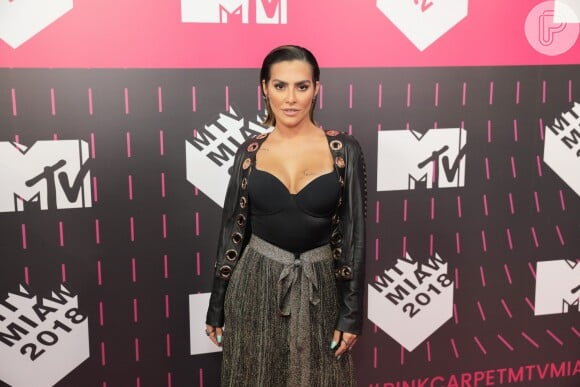 Cleo Pires sobrepôs o look com jaqueta de couro Juliana Sanmartin no MTV Millennial Awards Brasil 2018, realizado no Citibank Hall, em São Paulo, na noite desta quarta-feira, 23 de maio de 2018