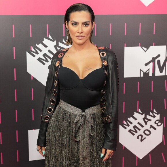 Cleo Pires sobrepôs o look com jaqueta de couro Juliana Sanmartin no MTV Millennial Awards Brasil 2018, realizado no Citibank Hall, em São Paulo, na noite desta quarta-feira, 23 de maio de 2018