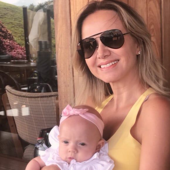 Eliana é mãe de Manuela, do relacionamento com o diretor de TV Adriano Ricco