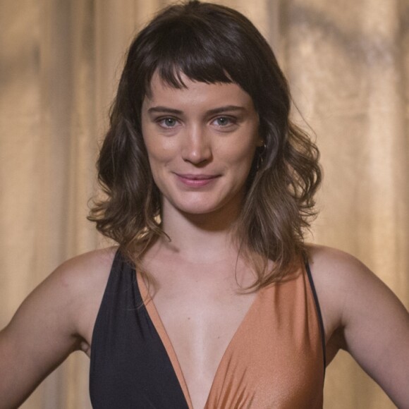 Bianca Bin segue outro ritual de reconexão: construir tambor xamânico