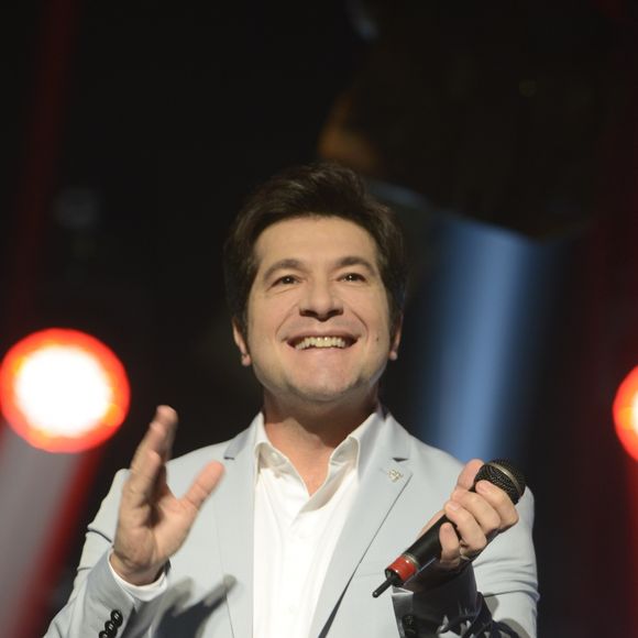 Daniel chama Miguel (Pedro Miranda) e Zeca (Jean Paulo Campos) ao palco na novela 'Carinha de Anjo'