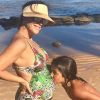 Mãe de Marcelo, de 8 anos, e das gêmeas Marina e Helena, de 3 meses, Ivete Sangalo descartou crença de que é possível saber o sexo do bebê pelo formato da barriga da grávida