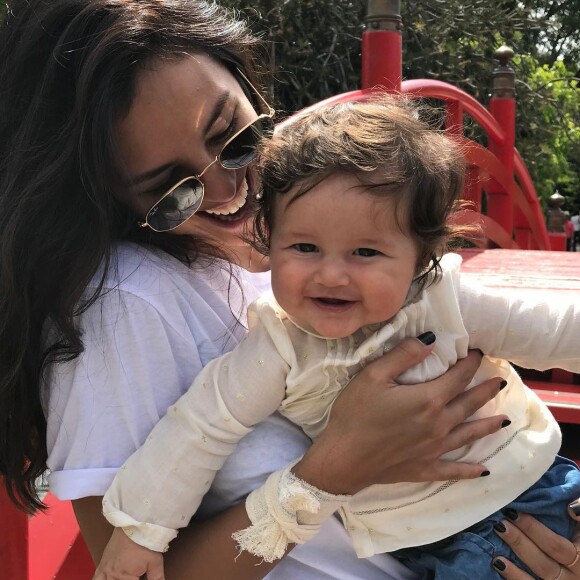 'Um ano passou da época que eu mais ouvi: 'Pra você guardei o amor / Que aprendi vendo os meus pais / O amor que tive e recebi / E hoje posso dar livre e feliz / Céu cheiro e ar na cor que o arco-íris / Risca ao levitar'', escreveu Yanna Lavigne para Madalena em seu aniversário de 1 ano