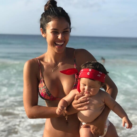 Yanna Lavigne se declarou para Madalena, sua filha com Bruno Gissoni: 'Hoje sou a pessoa que mais entende de arco-íris levitando. Amor que não cabe no corpo'